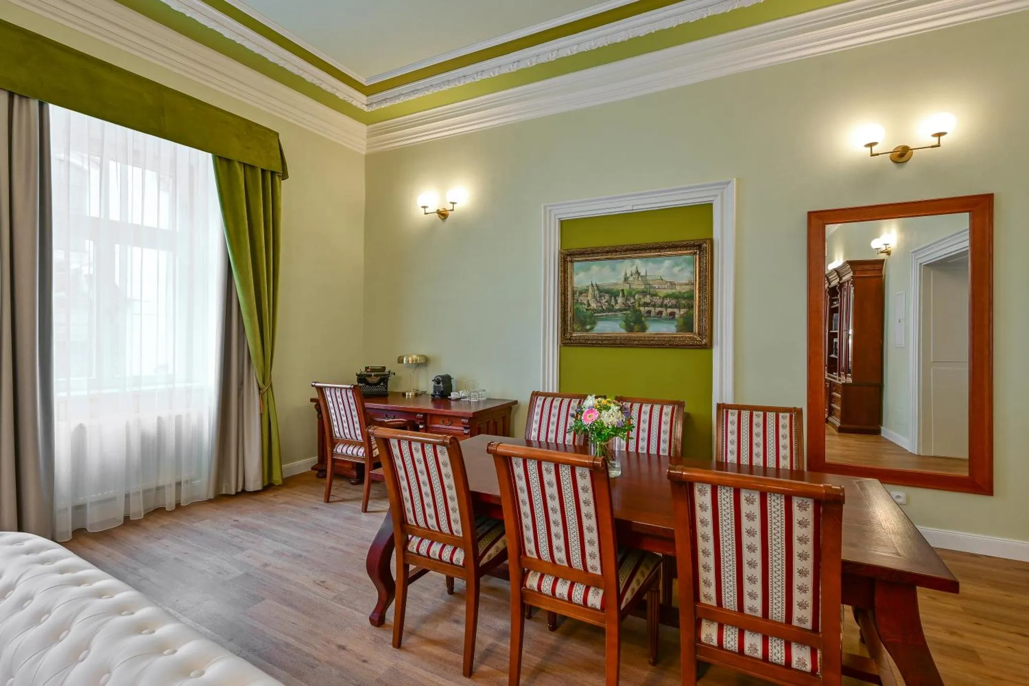 Hlavní fotografie Apartmá King s výhledem do ulice